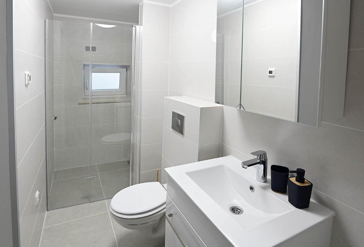 Apartment D & Studio L Dobrinj Ngoại thất bức ảnh