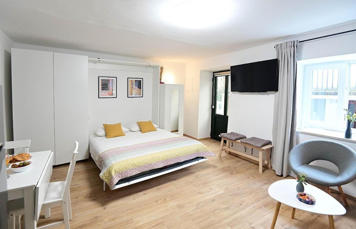 Apartment D & Studio L Dobrinj Ngoại thất bức ảnh