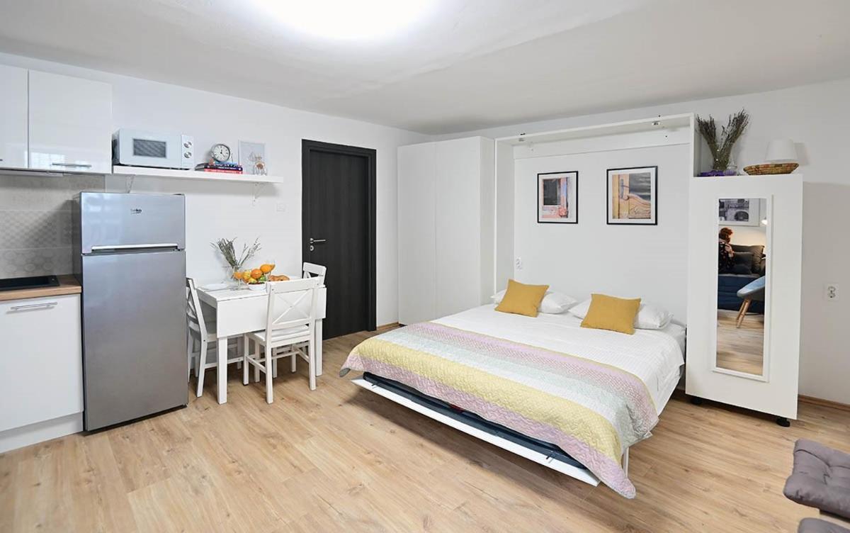 Apartment D & Studio L Dobrinj Ngoại thất bức ảnh