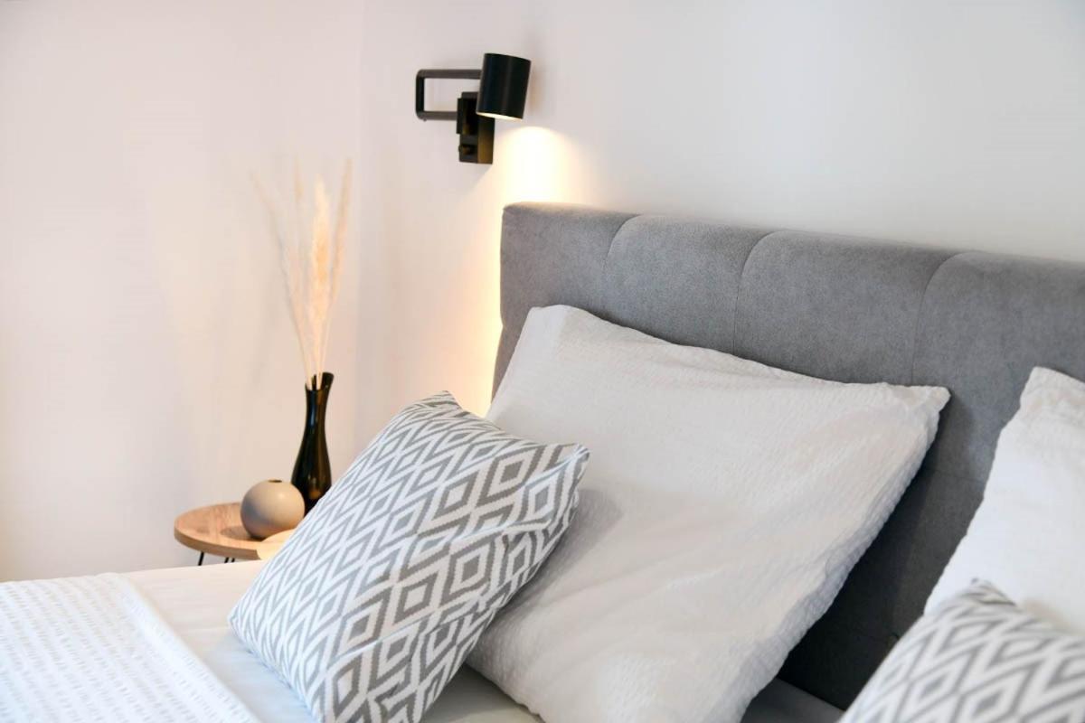 Apartment D & Studio L Dobrinj Ngoại thất bức ảnh