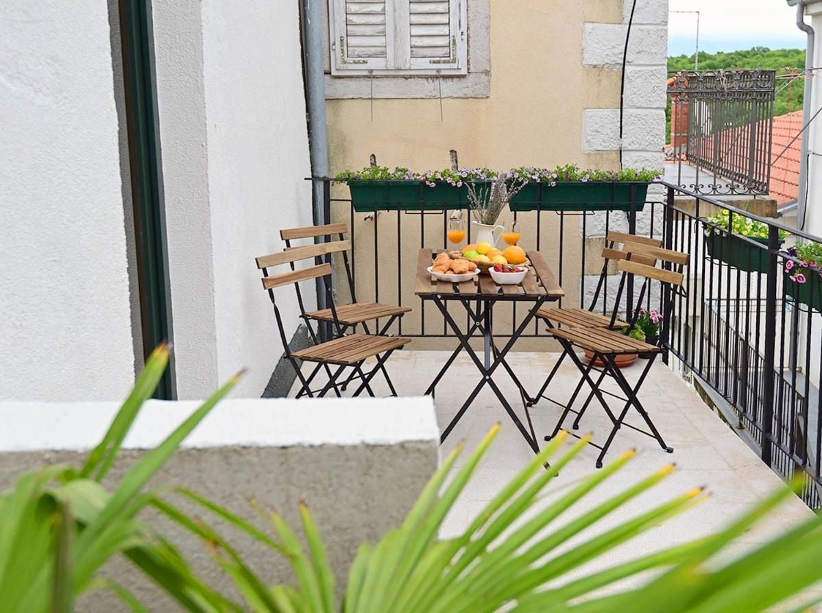 Apartment D & Studio L Dobrinj Ngoại thất bức ảnh