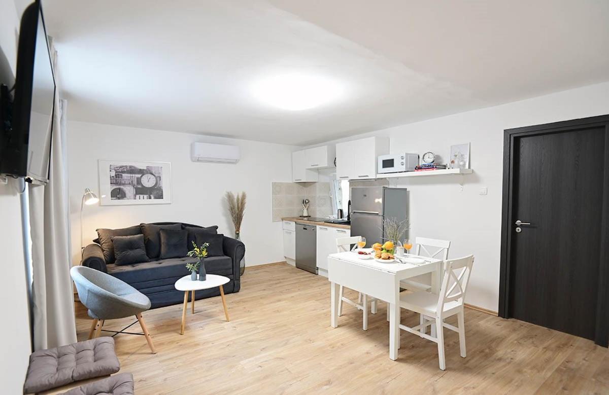 Apartment D & Studio L Dobrinj Ngoại thất bức ảnh