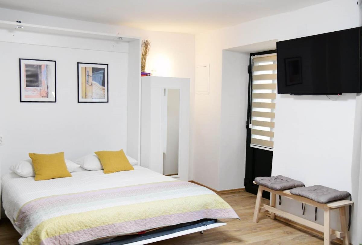 Apartment D & Studio L Dobrinj Ngoại thất bức ảnh