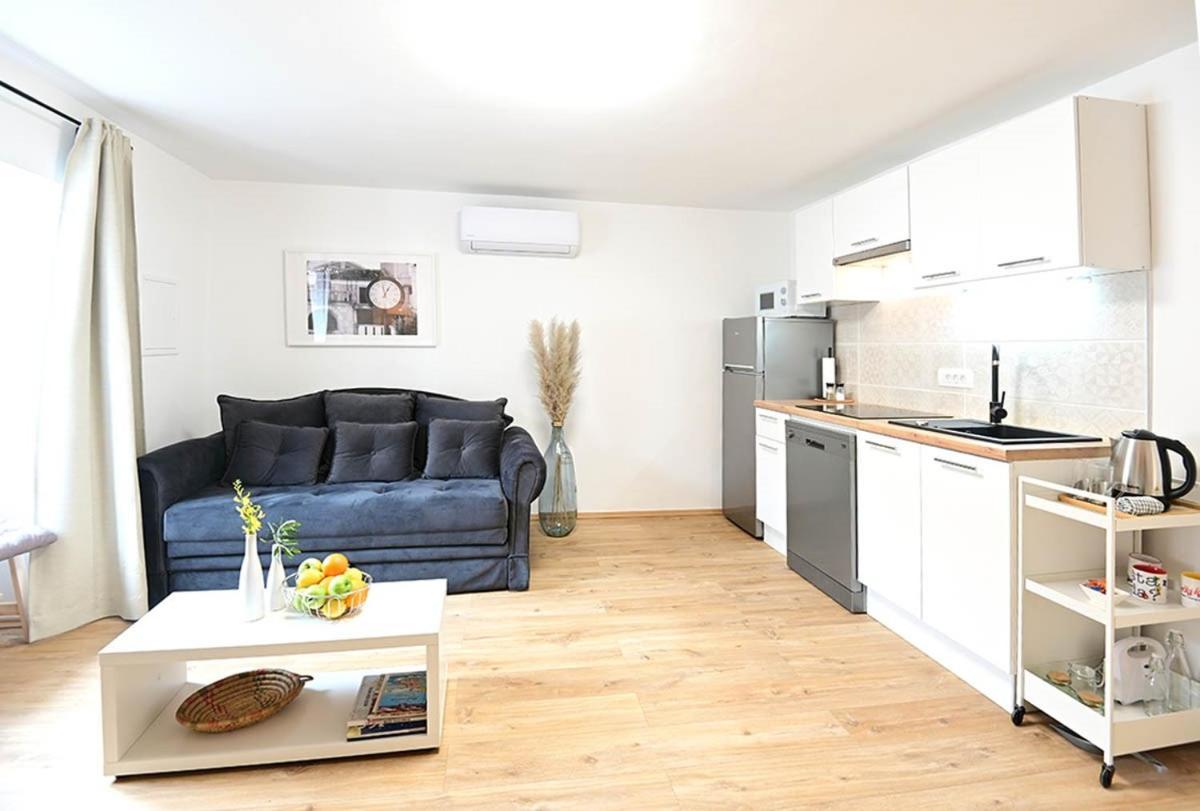 Apartment D & Studio L Dobrinj Ngoại thất bức ảnh
