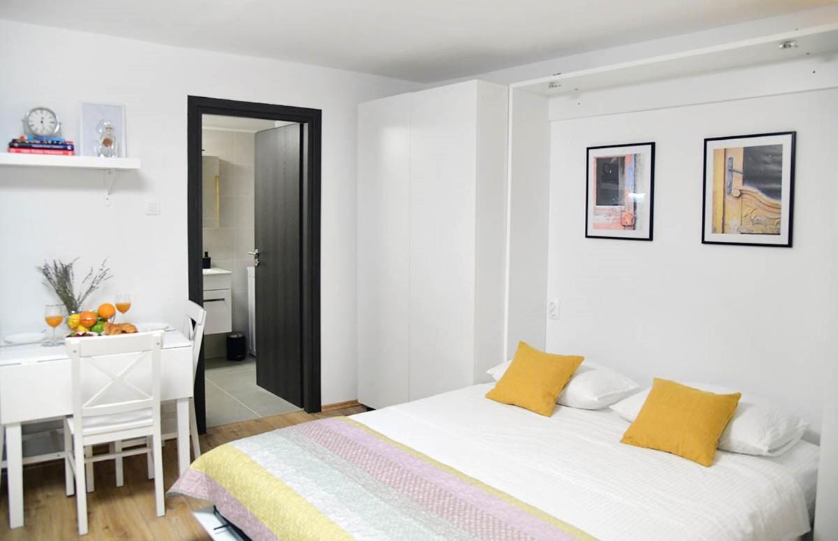 Apartment D & Studio L Dobrinj Ngoại thất bức ảnh