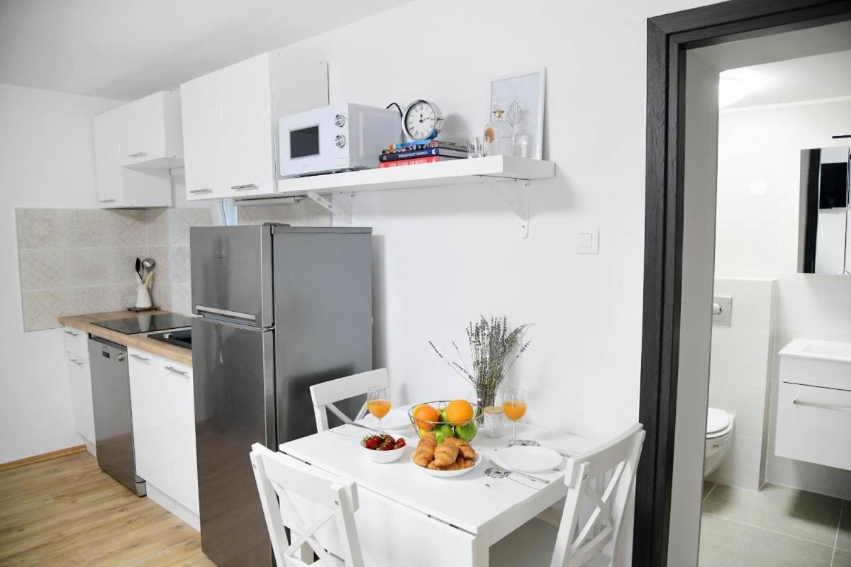 Apartment D & Studio L Dobrinj Ngoại thất bức ảnh