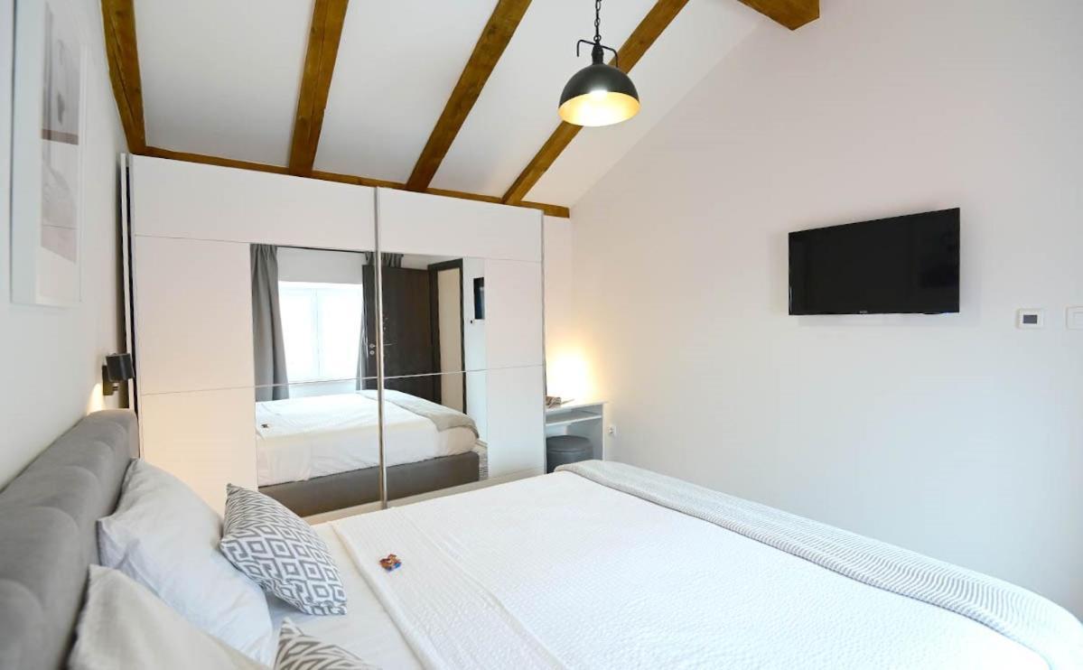 Apartment D & Studio L Dobrinj Ngoại thất bức ảnh