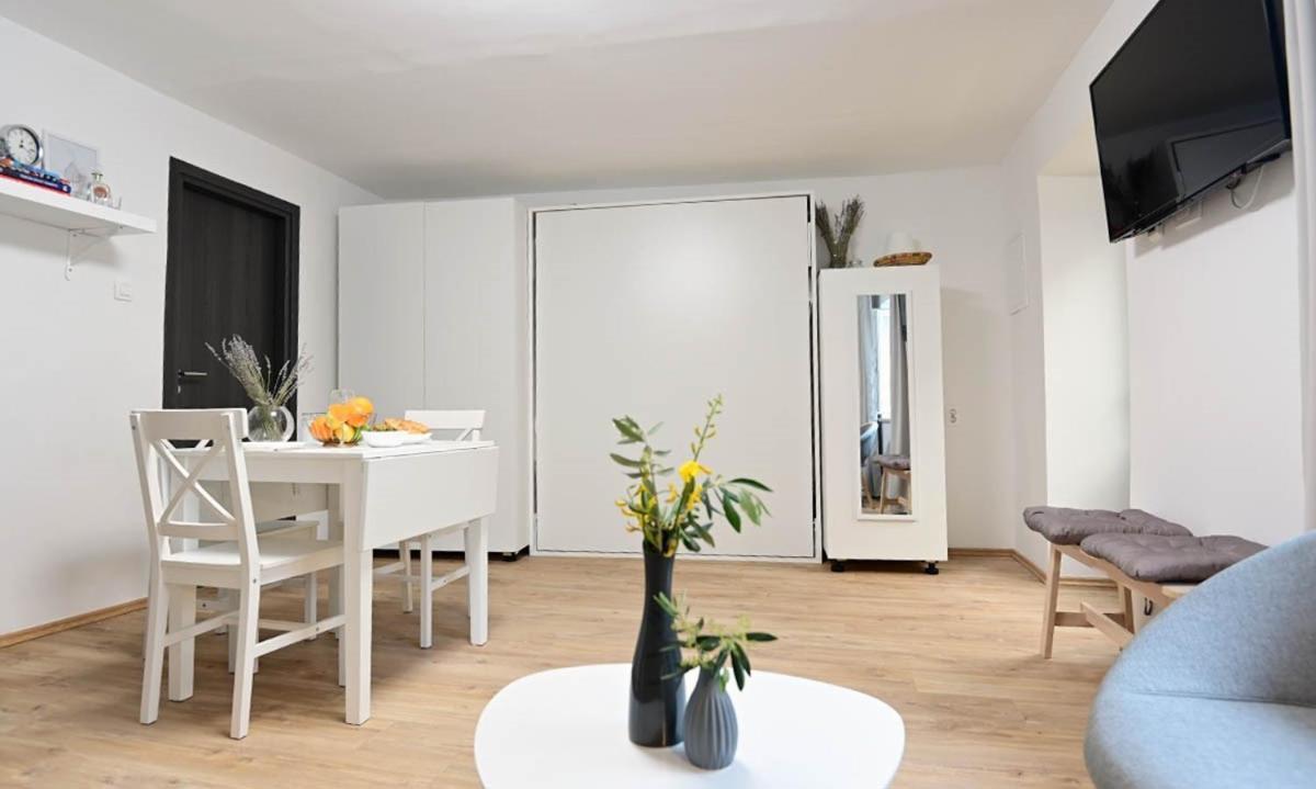 Apartment D & Studio L Dobrinj Ngoại thất bức ảnh