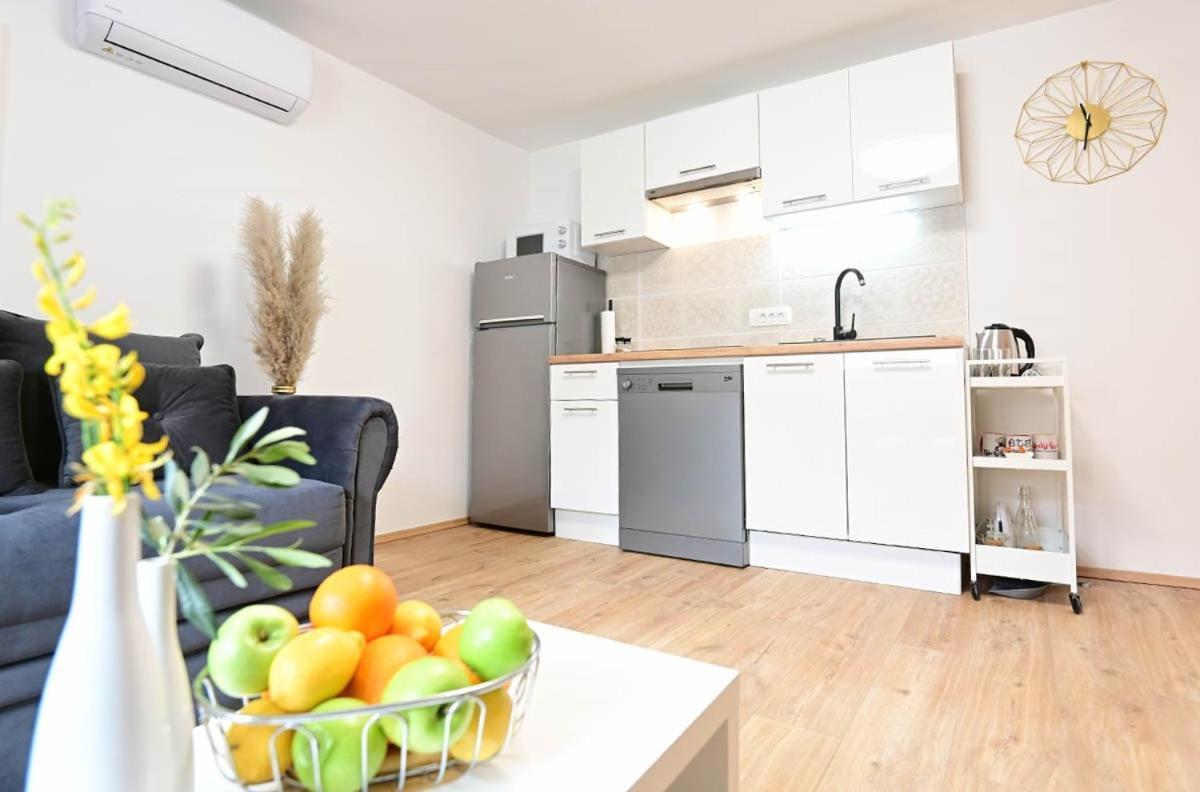 Apartment D & Studio L Dobrinj Ngoại thất bức ảnh