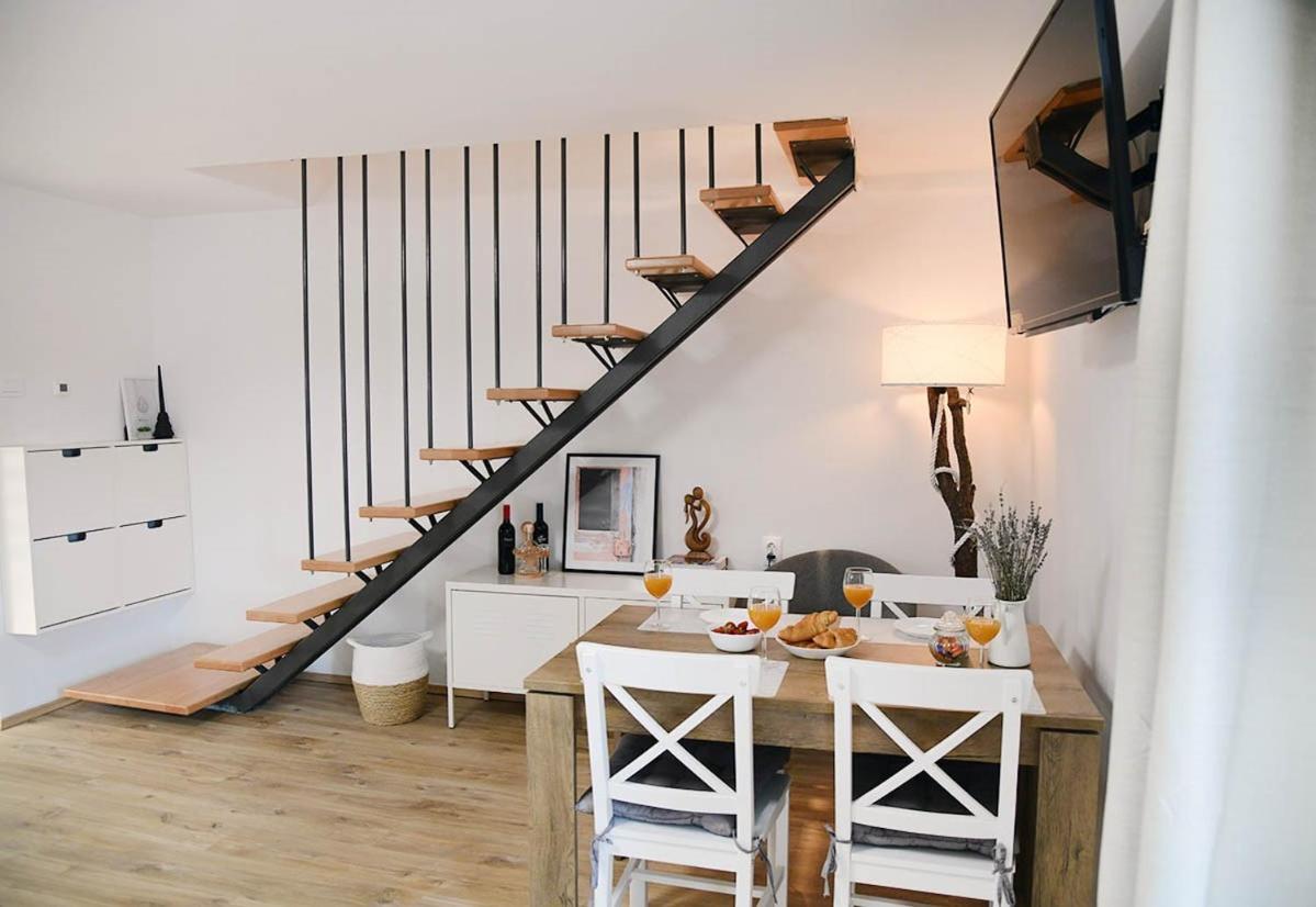 Apartment D & Studio L Dobrinj Ngoại thất bức ảnh